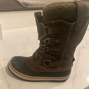 Size 7 Sorel snow boots